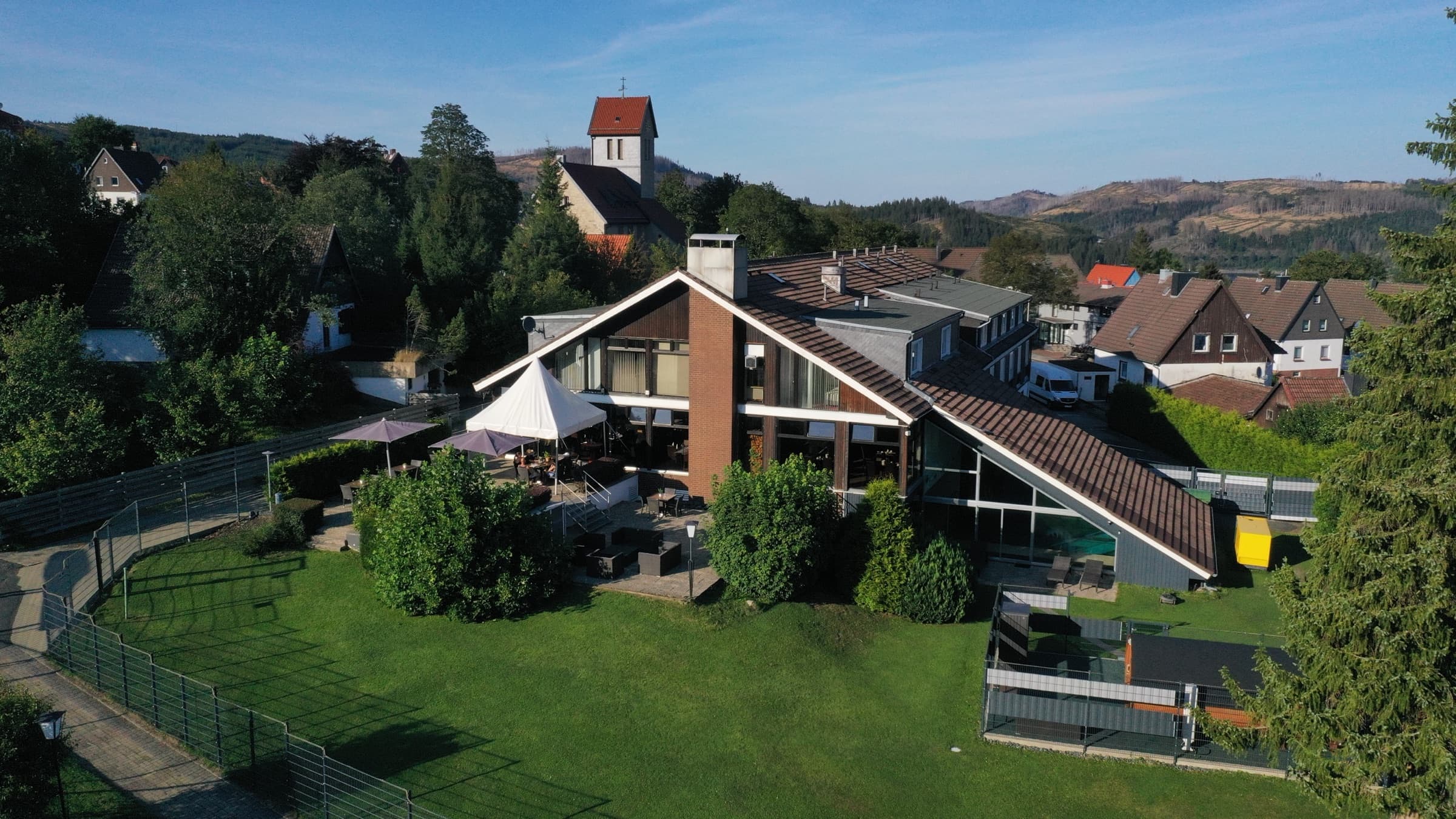 Luftaufnahme vom Vitalhotel Schulenberg im Oberharz